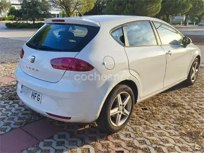 Usado Seat Leon Copa 105 CV (77 kW) 2011 Blanco Utilitario