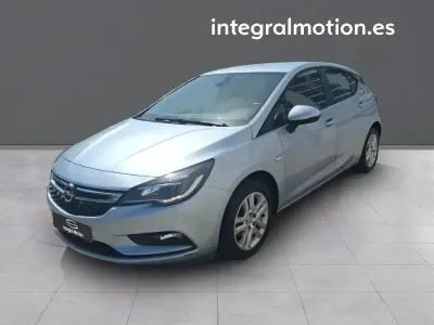 Usado Opel Astra Selective 104 CV (76 kW) 2016 Gris