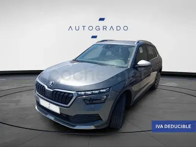 Usado Skoda Kamiq 110 CV (80 kW) 2022 Gris / plata SUV