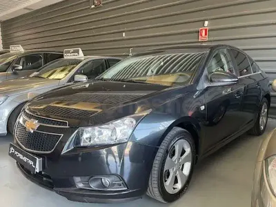 Usado Chevrolet Cruze LT 150 CV (110 kW) 2010 Negro Berlina