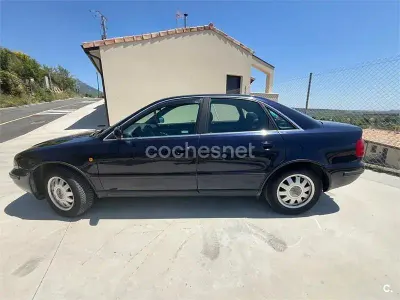 Usado Audi A4 150 CV (110 kW) 1998 Azul Berlina