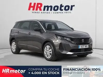Usado Peugeot 5008 Active 136 CV (100 kW) 2024 Gris SUV