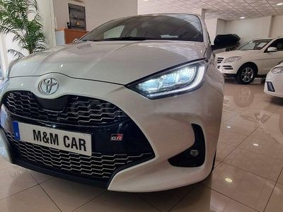 Blanco Usado 2024 Toyota Yaris Hybrid Sport Berlina | 25.995 € (Precio justo)