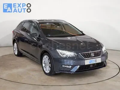 Usado Seat Leon FR 130 CV (95 kW) 2019 Gris / plata Familiar