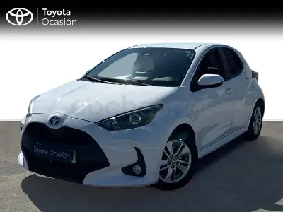 Usado Toyota Yaris Hybrid Active 116 CV (85 kW) 2022 Blanco Berlina