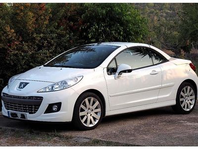 Begagnad Peugeot 207 CC 112 HK (82 kW) 2014 Vit Cab