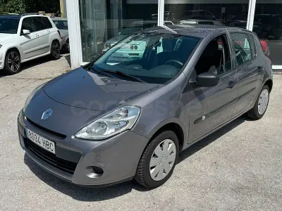 Usado Renault Clio II Authentique 75 CV (55 kW) 2011 Gris / plata Berlina