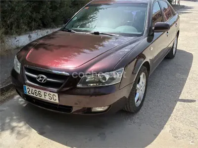 Usado Hyundai Sonata Comfort 140 CV (102 kW) 2007 Granate Berlina