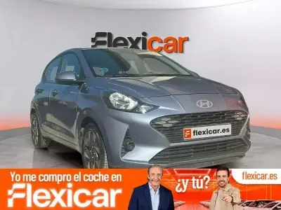 Usado Hyundai i10 67 CV (49 kW) 2024 Gris Utilitario