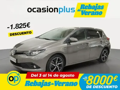 Usado Toyota Auris Hybrid Edition 136 CV (100 kW) 2018 Gris