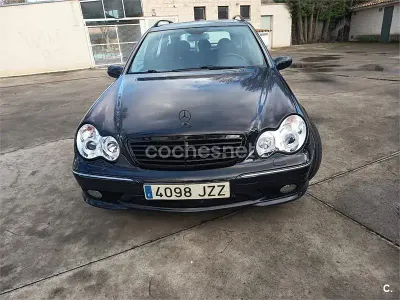 Usado Mercedes C32 AMG AMG 354 CV (260 kW) 2001 Violeta / lila Familiar