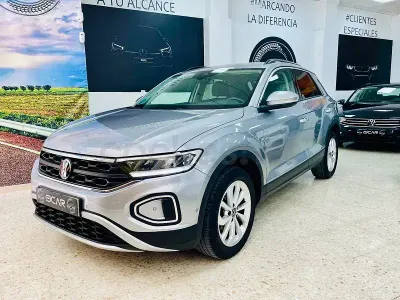 Usado VW T-Roc Life 115 CV (84 kW) 2023 Gris / plata SUV