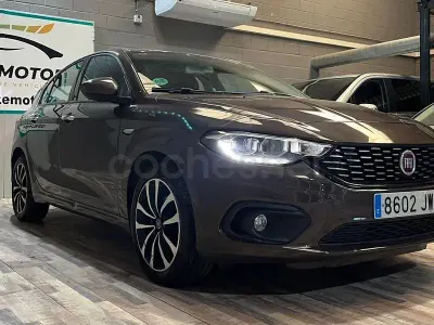 Usado Fiat Tipo Lounge 95 CV (69 kW) 2017 Marrón Berlina