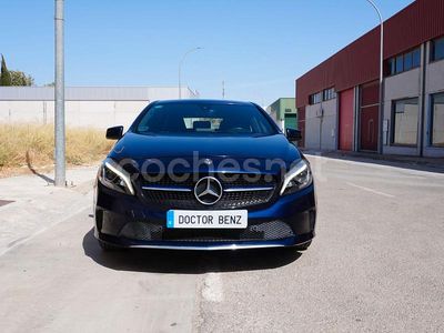 Azul Usado 2017 Mercedes A180 Berlina | 8900 €
