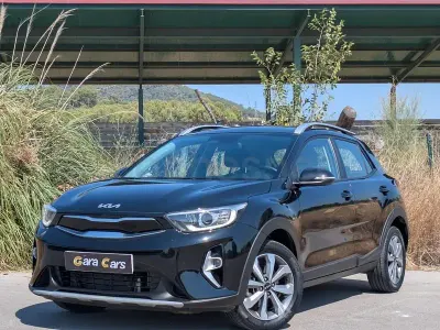 Usado Kia Stonic 100 CV (73 kW) 2024 Negro SUV