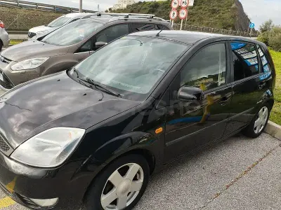 Usado Ford Fiesta Trend 80 CV (58 kW) 2004 Negro Utilitario