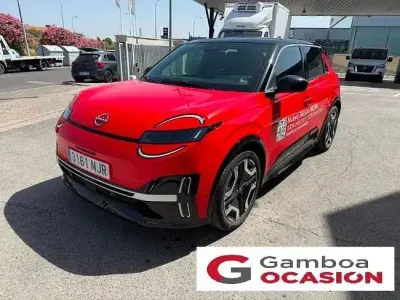 Usado Nissan Micra Tekna 110 kW (150 CV) 2025 Rojo Utilitario