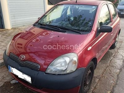 Usado Toyota Yaris T2 65 CV (47 kW) 2003 Rojo Berlina