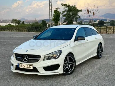 Usado Mercedes CLA220 Shooting Brake AMG line 177 CV (130 kW) 2015 Blanco Familiar