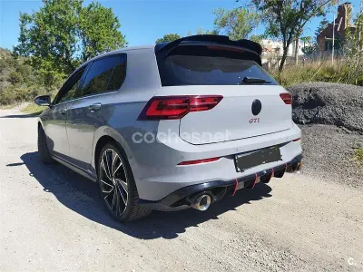 Usado VW Golf VIII GTI 245 CV (180 kW) 2022 Gris / plata Berlina
