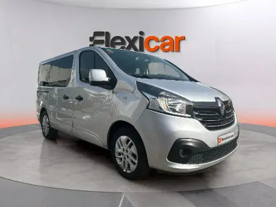 Usado Renault Trafic 120 CV (88 kW) 2018 Gris Monovolumen