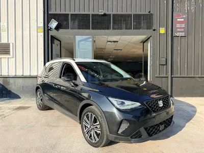 Usado Seat Arona Style 110 CV (80 kW) 2023 Negro SUV