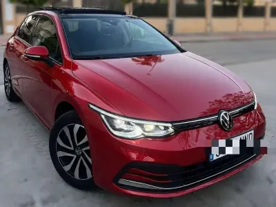 Usado VW Golf VIII Style 131 CV (96 kW) 2022 Rojo Utilitario