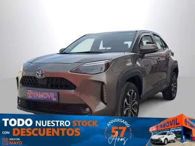 Usado Toyota Yaris Cross Style 116 CV (85 kW) 2024 Gris SUV