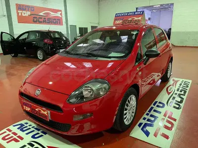 Usado Fiat Punto Pop 69 CV (50 kW) 2016 Rojo Utilitario