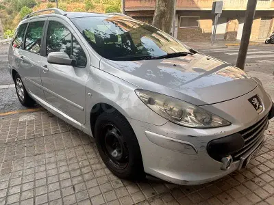 Usado Peugeot 307 110 CV (80 kW) 2007 Gris / plata Familiar