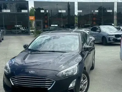 Usado Ford Focus Trend+ 125 CV (91 kW) 2020 Negro Utilitario