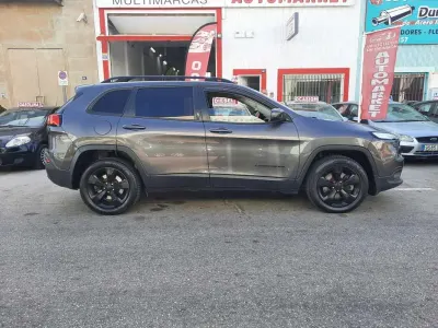 Usado Jeep Cherokee Night Eagle 185 CV (136 kW) 2018 Gris SUV