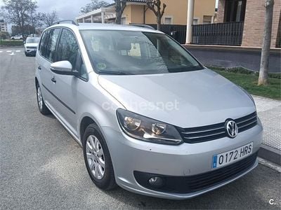 Usado VW Touran Advance 105 CV (77 kW) 2013 Gris / plata Monovolumen