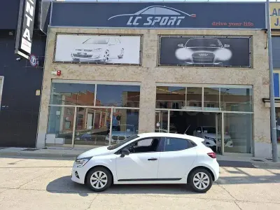 Begagnad Renault Clio V Business 100 HK (73 kW) 2022 Vit Sedan