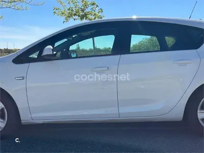 Usado Opel Astra Essentia 95 CV (69 kW) 2011 Blanco Berlina