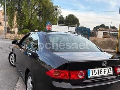 Usado Honda Accord Executive 140 CV (102 kW) 2006 Granate Berlina