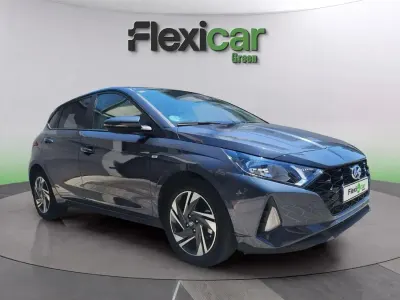 Usado Hyundai i20 100 CV (73 kW) 2020 Gris Utilitario