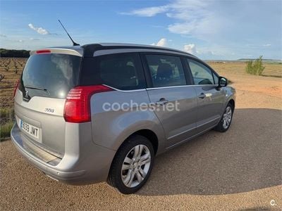 Usado Peugeot 5008 Style 120 CV (88 kW) 2016 Gris / plata Monovolumen