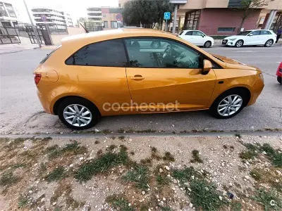 Usado Seat Ibiza SC Style 85 CV (62 kW) 2012 Naranja Utilitario