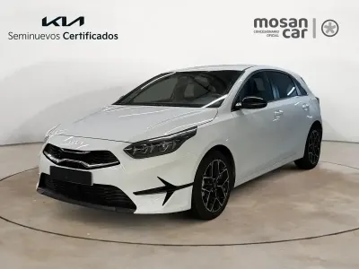 Usado Kia Ceed Style 101 CV (74 kW) 2025 Blanco Utilitario