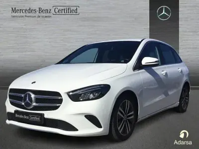 Usado Mercedes B180 136 CV (100 kW) 2023 Blanco polar Utilitario