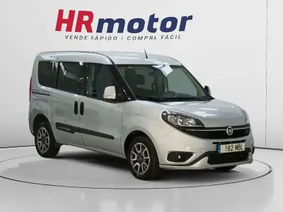 Usado Fiat Doblò Trekking 121 CV (88 kW) 2022 Gris Monovolumen