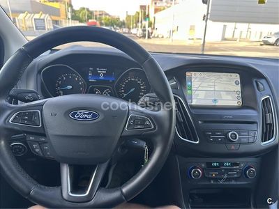 Usado Ford Focus Trend 125 CV (91 kW) 2017 Azul Berlina