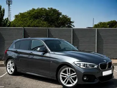 Usado BMW 118 Comfort Edition 136 CV (100 kW) 2017 Gris Utilitario