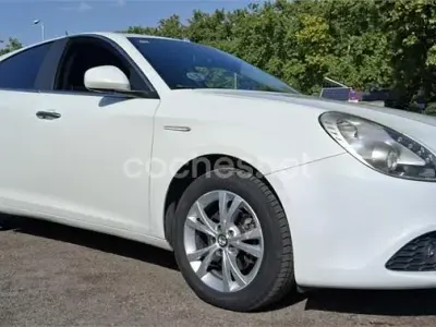 Usado Alfa Romeo Giulietta Distinctive 105 CV (77 kW) 2011 Blanco Utilitario