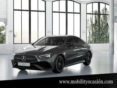 Usado Mercedes CLA220 AMG line 190 CV (139 kW) 2025 Gris / plata Berlina