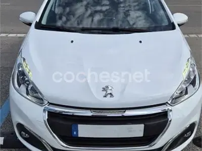Usado Peugeot 208 Access 82 CV (60 kW) 2015 Blanco Utilitario