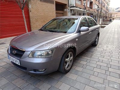 Usado Hyundai Sonata Style 161 CV (118 kW) 2008 Gris / plata Berlina
