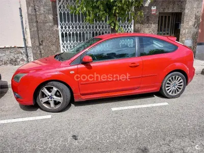 Usado Ford Focus Trend 115 CV (84 kW) 2007 Rojo Berlina