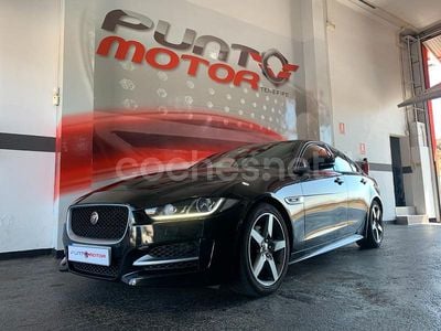 Usado Jaguar XE R-Sport 180 CV (132 kW) 2017 Negro Berlina
